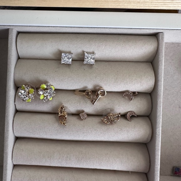 Gilt Earring Stash - Picture 2 of 3